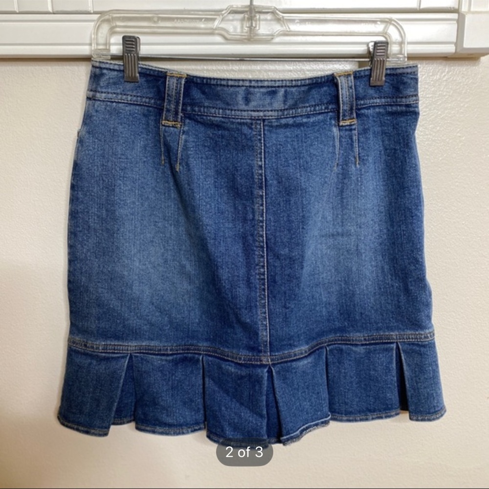 Ann Taylor LOFT Blue Denim Pleated
Ruffle Skirt
Ann Taylor • S / 36 / 8